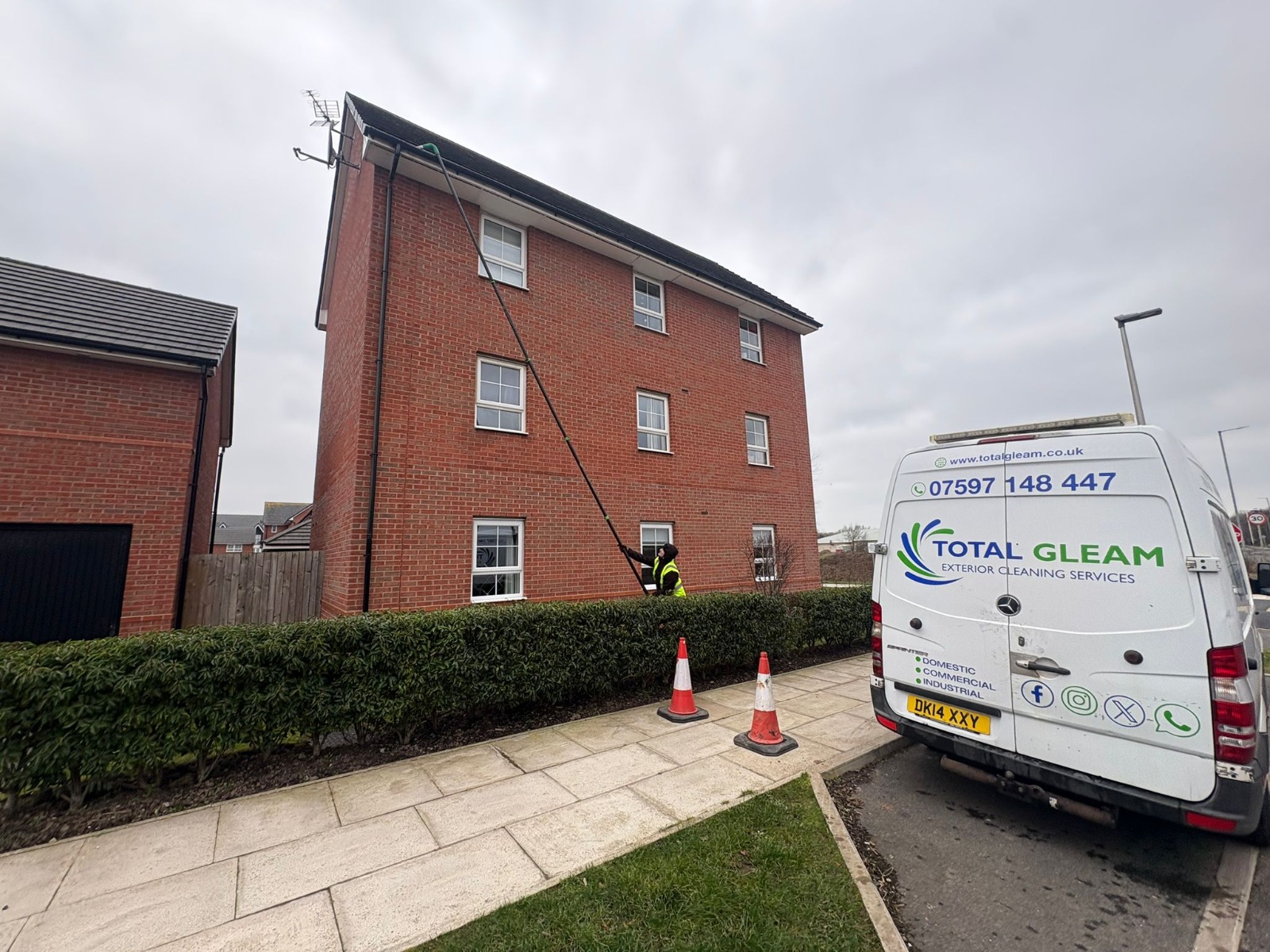 Total Gleam gutter cleaning equipment and work